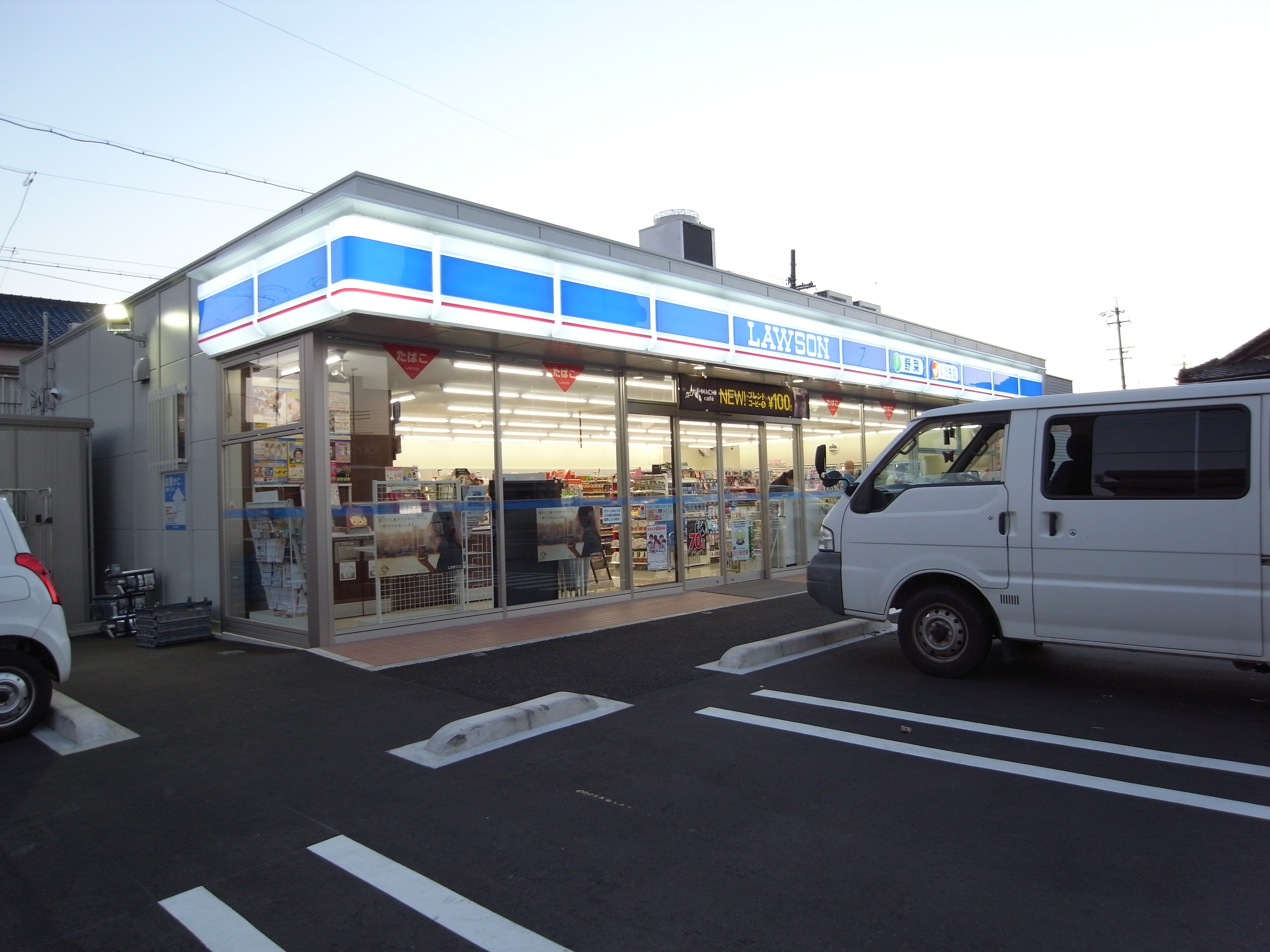 アバンサール コンビニ