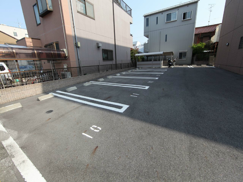 パークビラ瑞穂 駐車場