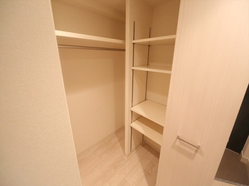 プレサンスジェネ栄 収納