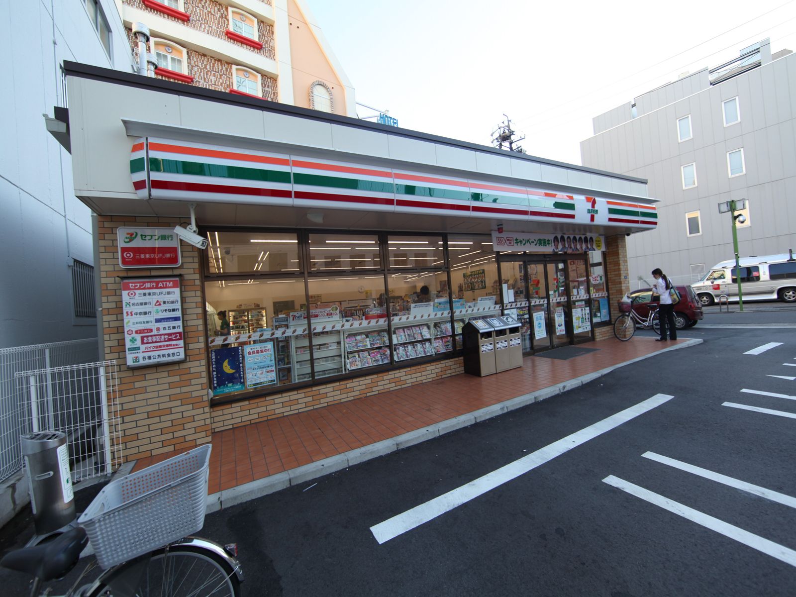 プレサンスジェネ栄 コンビニ