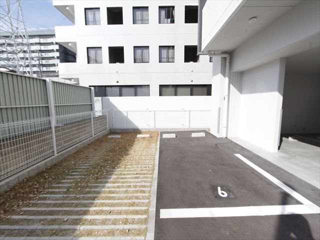 パルティール上社 駐車場