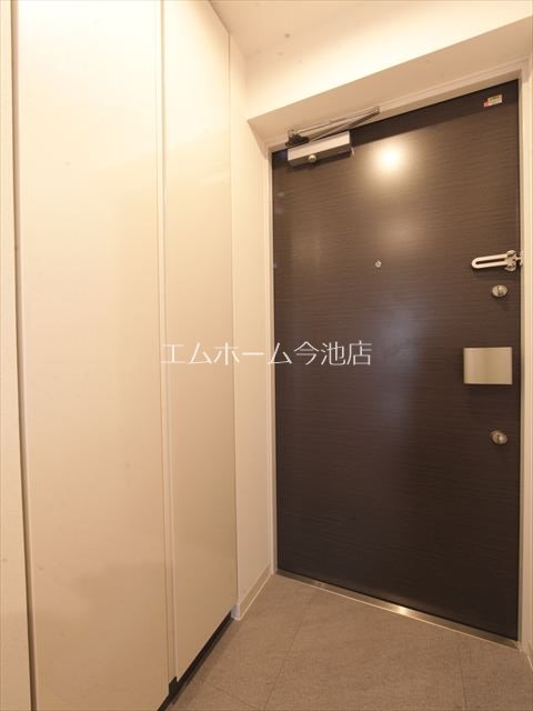 パルティール上社 玄関