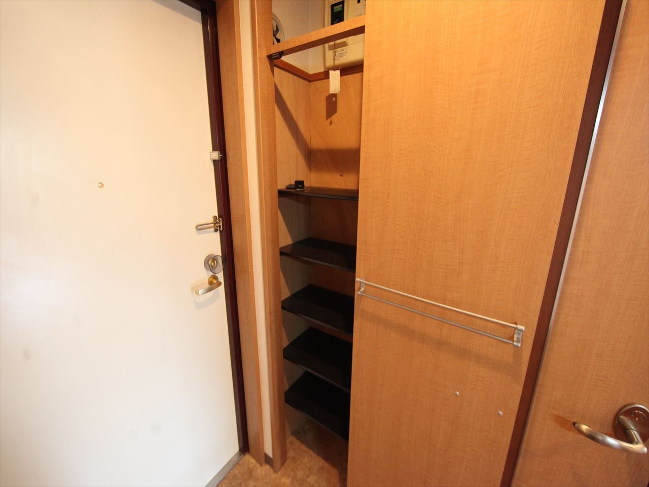 エステート茶屋が坂 玄関