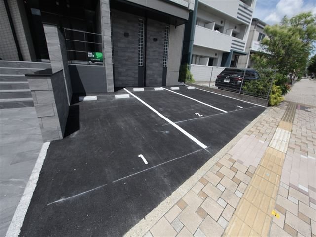 オークスクエア吹上 駐車場