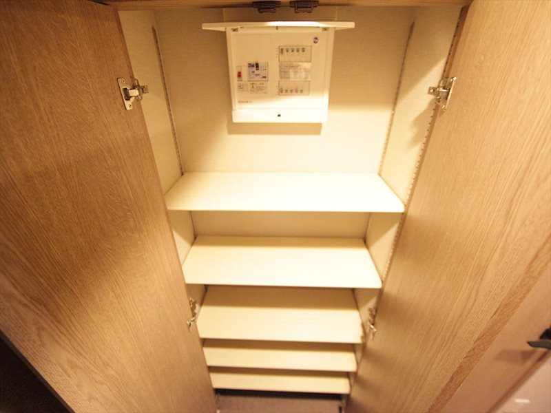 ルーエ今池 玄関