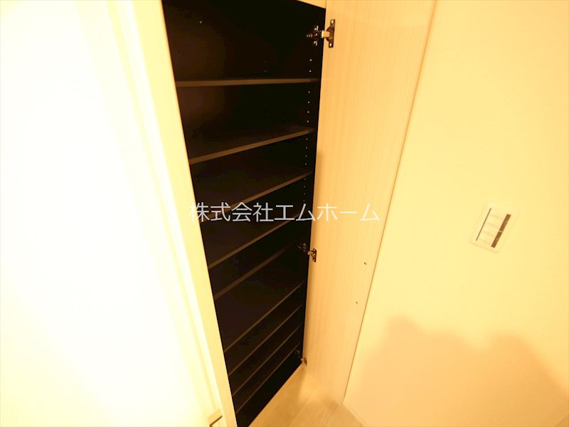 ルーチェ新守山 玄関