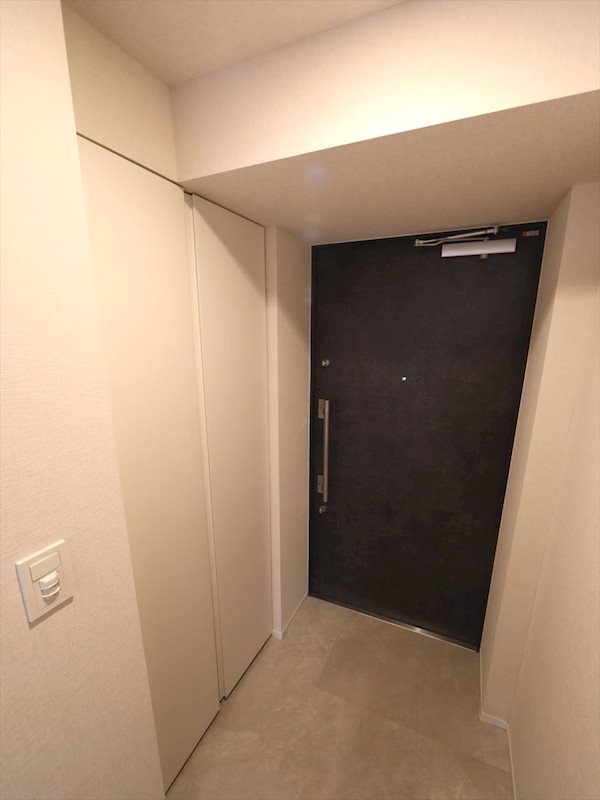 シーズンフラッツ今池NORTH 玄関