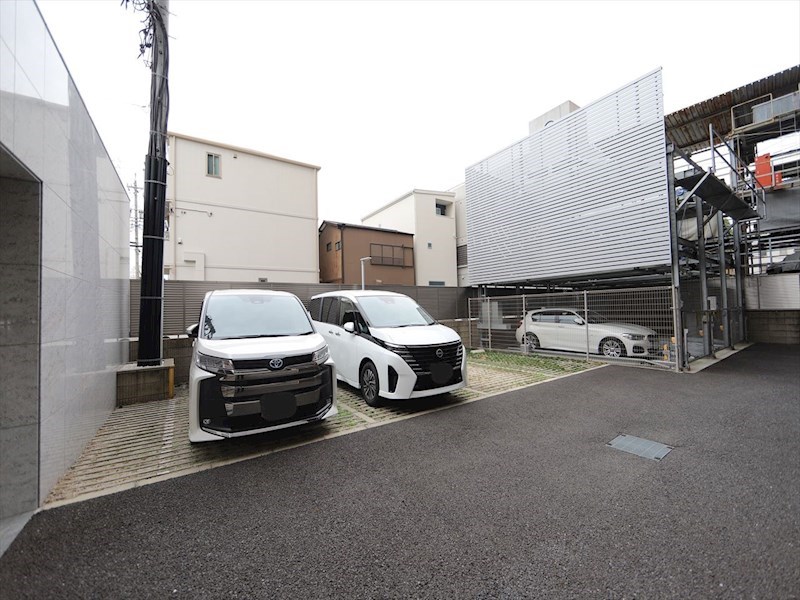 グランドゥール瑞穂通 駐車場