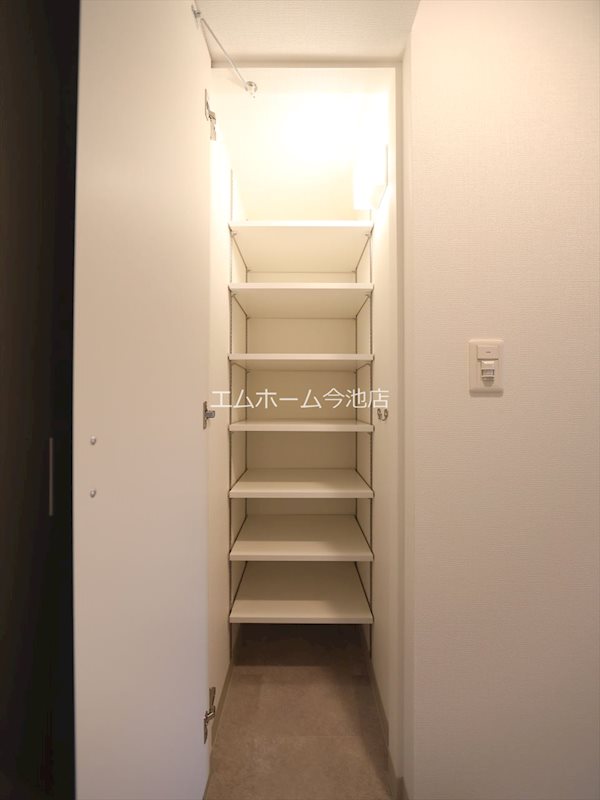 エステムコート名古屋新栄Ⅴラポール 玄関