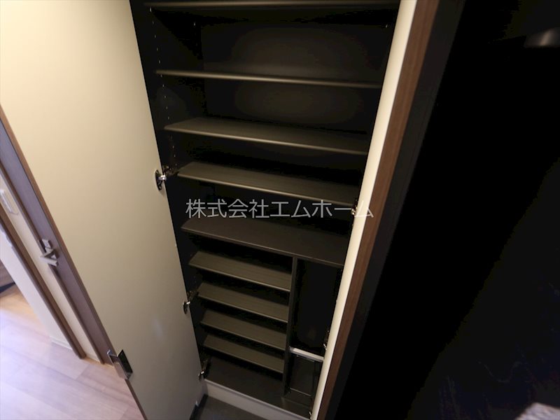 プレサンス上前津リラシス 玄関