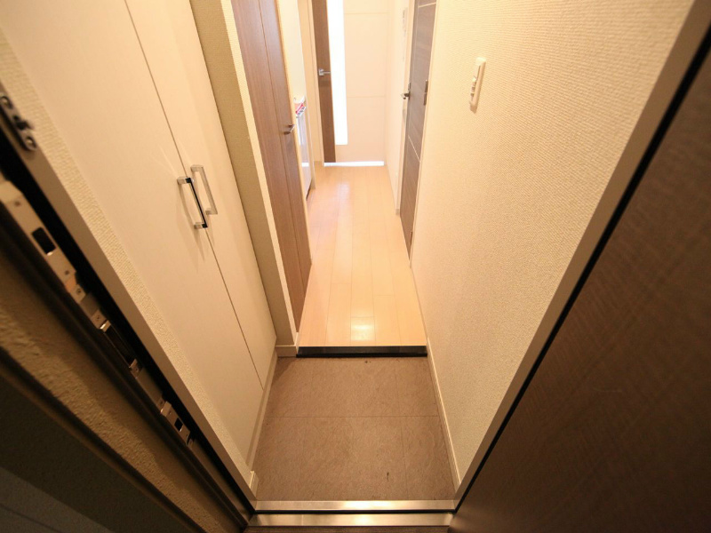 プレサンスＳＡＫＡＥリバースタイル 玄関