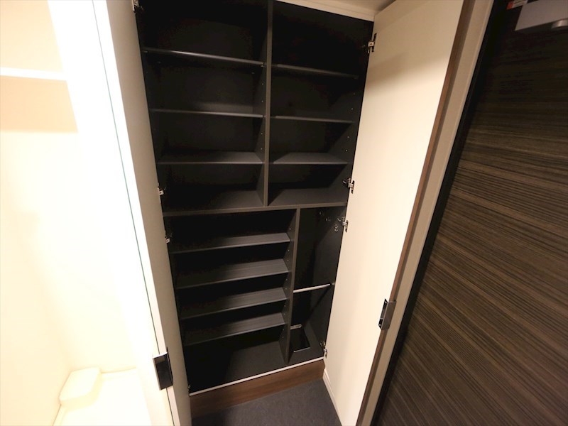 プレサンスＴＨＥ久屋大通レジェンド 玄関