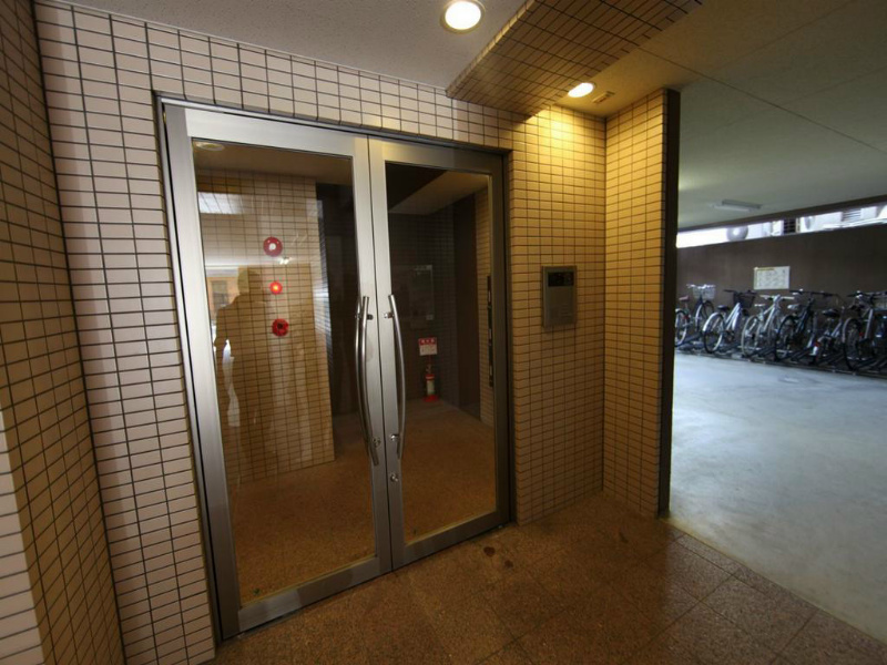 プラシードY´ｓ エントランス