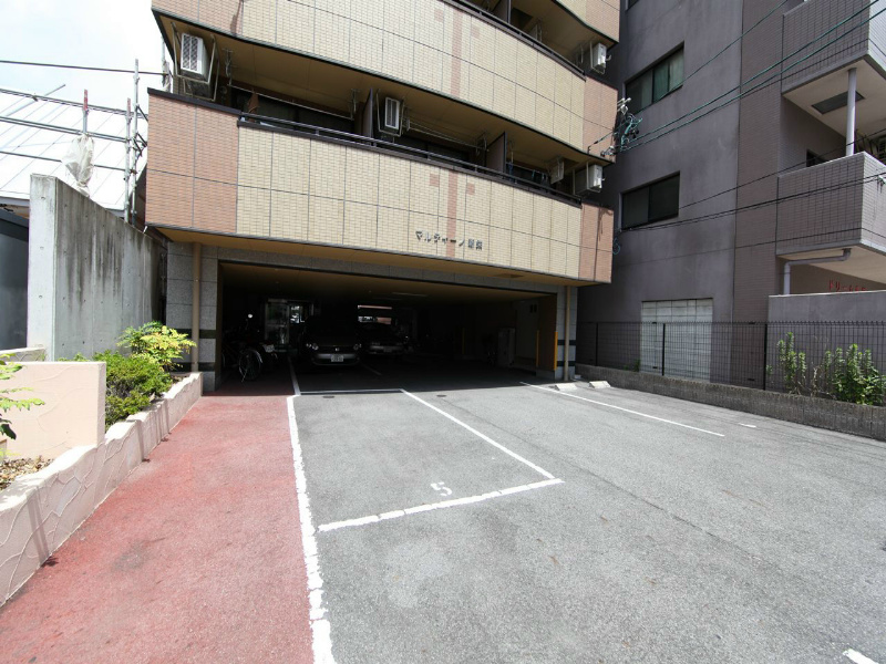 マルティーノ新栄 駐車場
