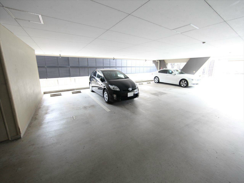 グラン・アベニュー名駅南 駐車場