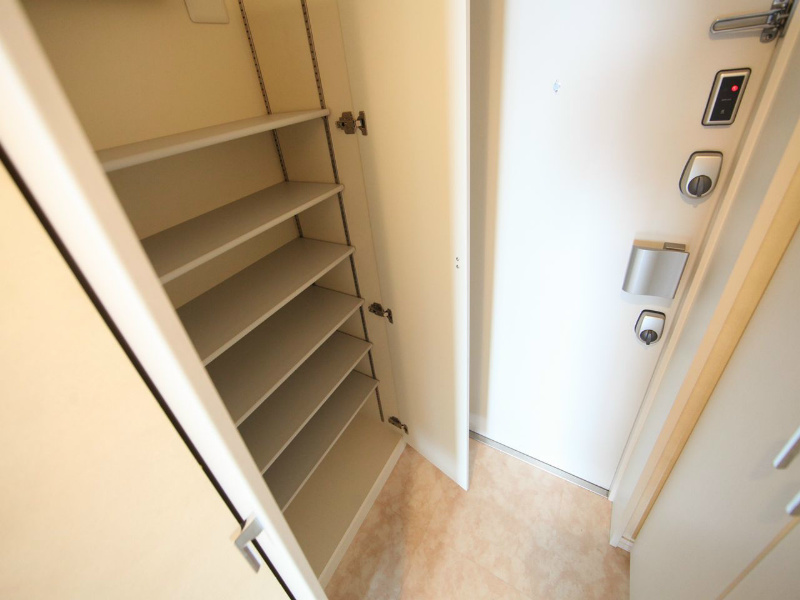 ラヴィアンローズ 玄関