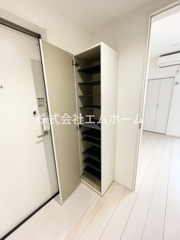 アレクサンダープラッツ金山 玄関