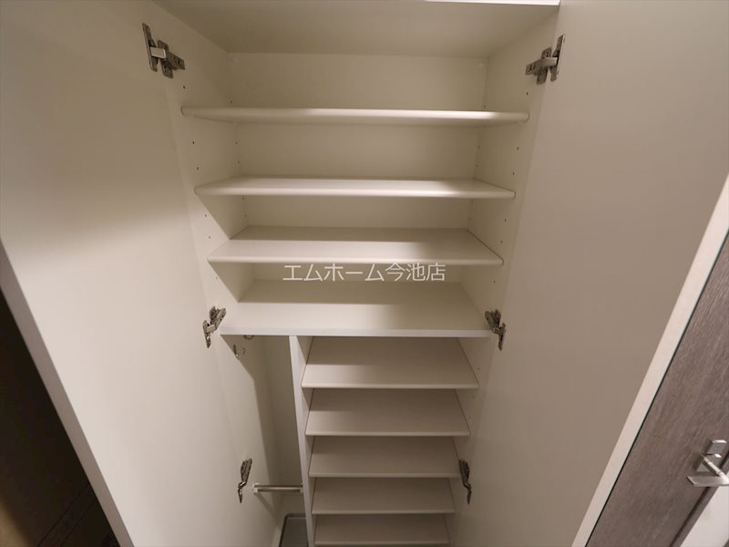プレサンス広小路通今池 玄関