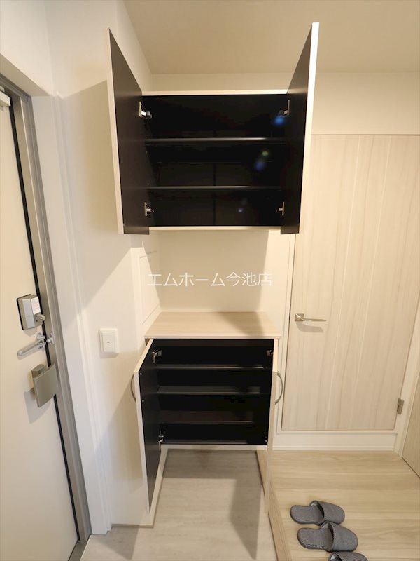 セレスティア苗代 玄関