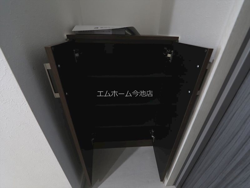 エルメディオ千種 玄関