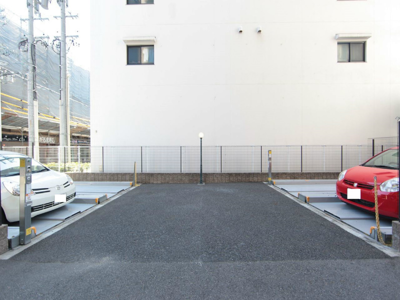 セレブランド堀田駅前 駐車場