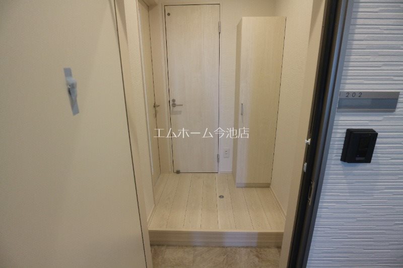 GRANDTIC RELIEF 玄関
