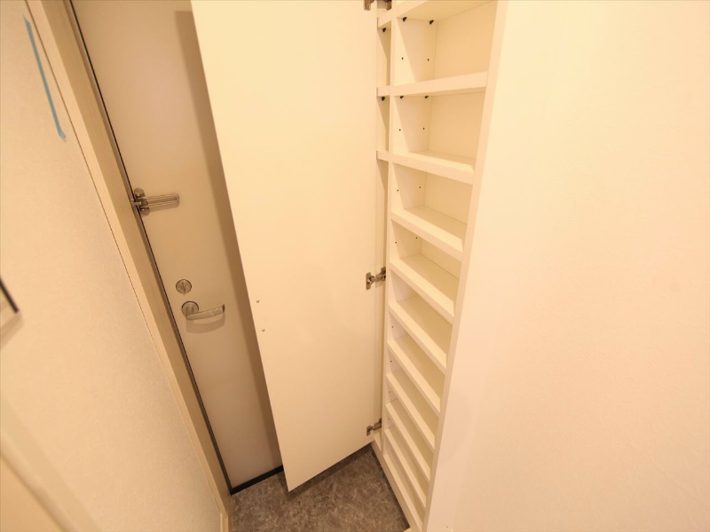スカイヒル新栄 玄関