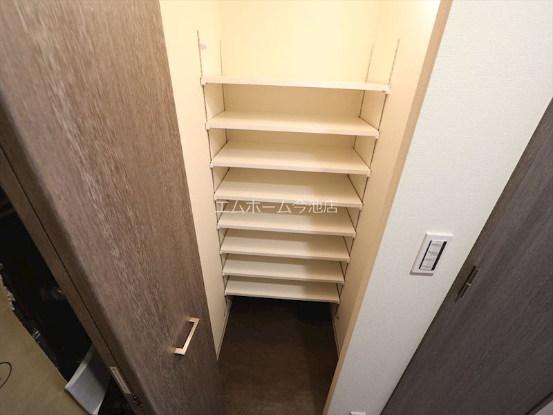 プレサンス広小路通今池 玄関