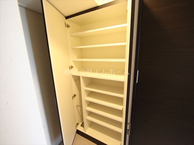 エステムコート名古屋黒川シャルマン 玄関