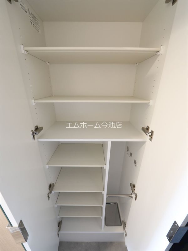 プレサンス吹上駅前エテルノ 玄関