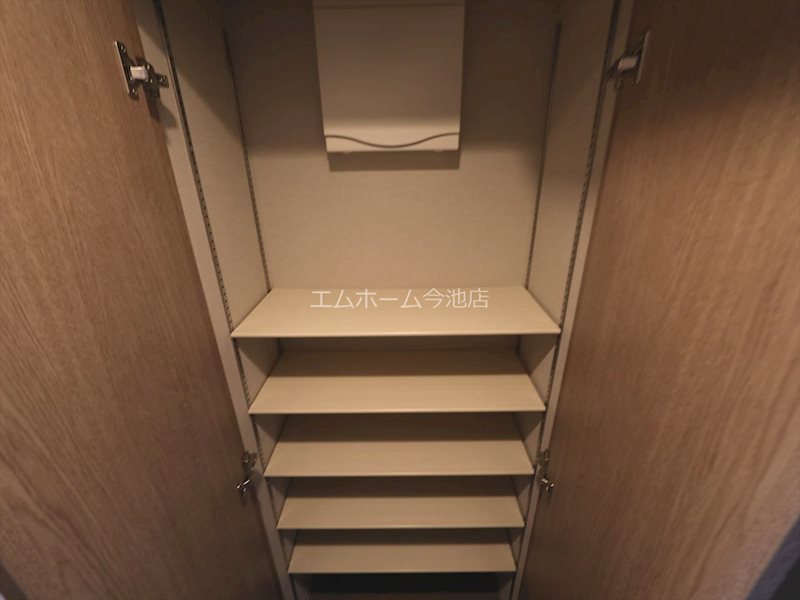 ルーエ今池 玄関