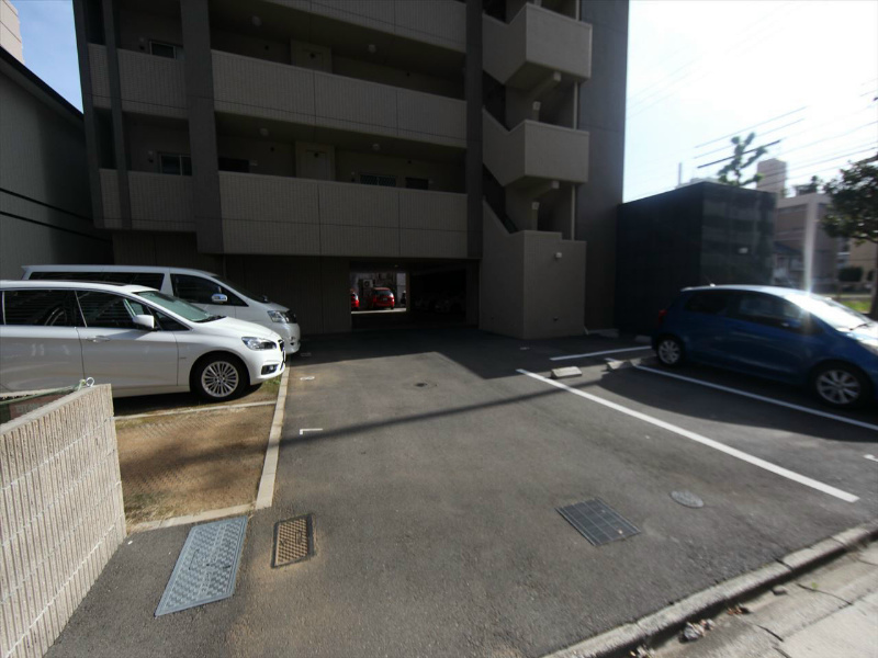 ラトゥール代官町 駐車場