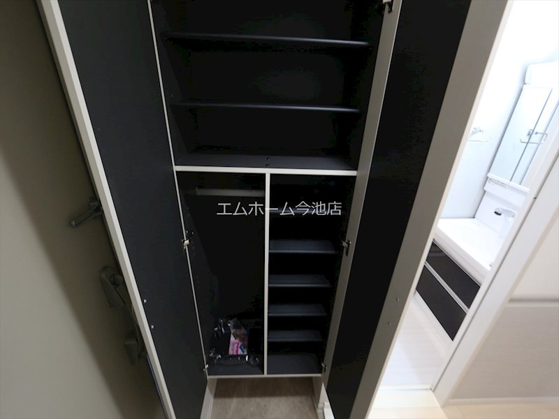 プレミアムコート新栄 玄関
