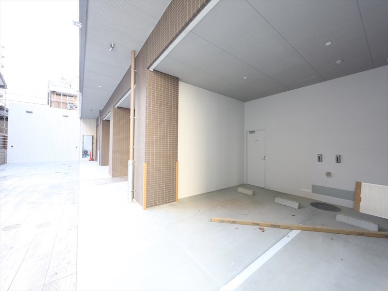 プレミアムコート新栄 駐車場