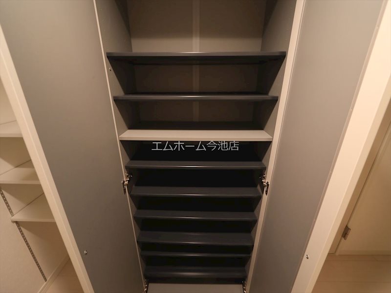 AXIS（アクシズ） 玄関