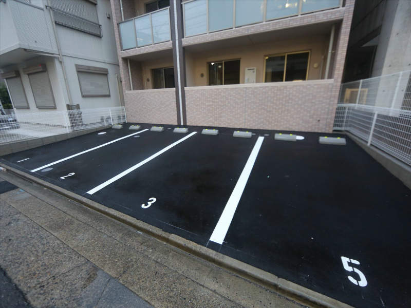 グランシャトゥ那古野 駐車場