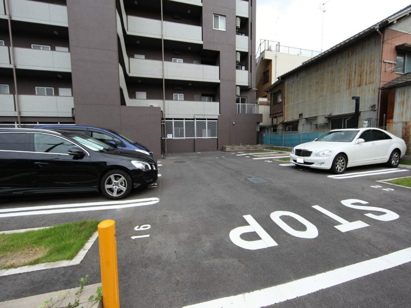 ＴＲＩ－ＳＴＡＧＥ（トライステージ） 駐車場