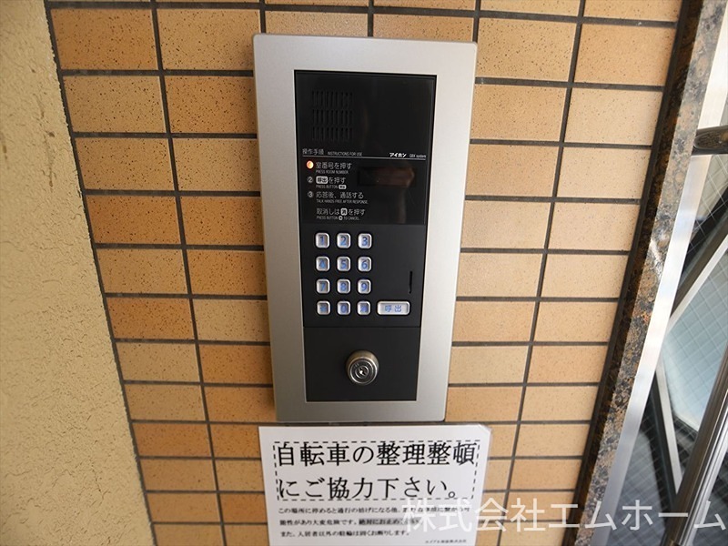秀明館 エントランス