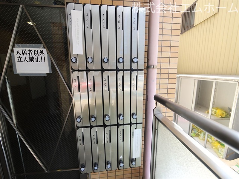 秀明館 エントランス