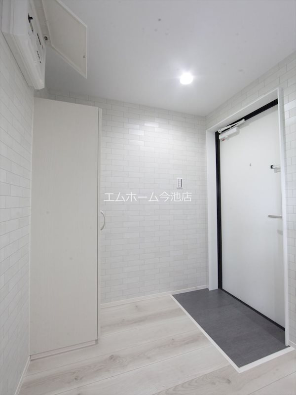 robot　home　新守山 玄関