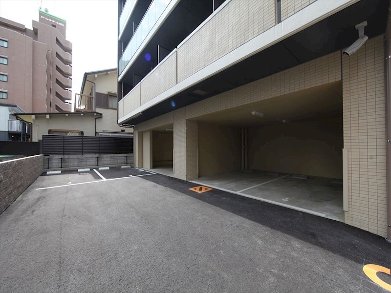 プレイズシード桜山 駐車場