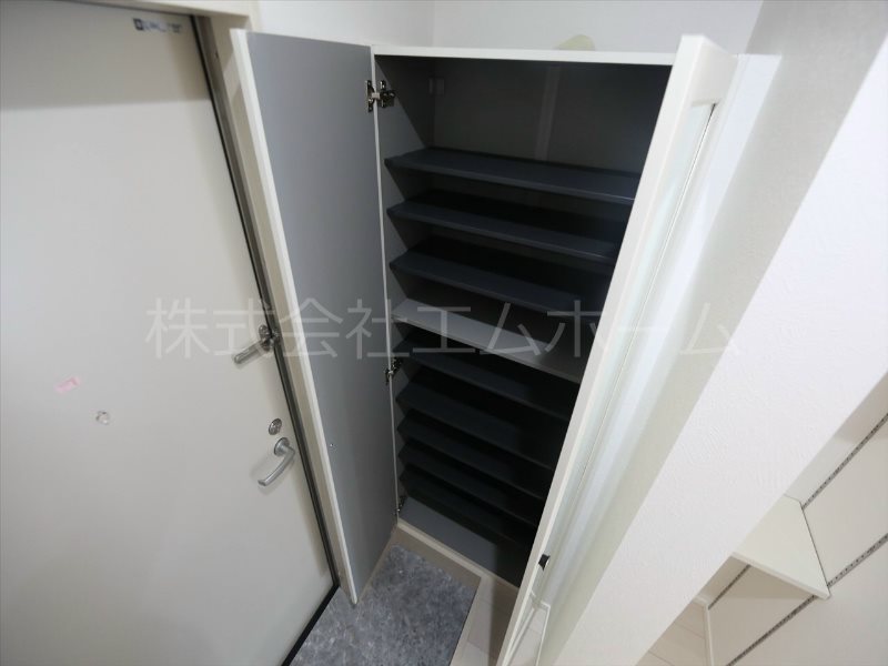 フェニーチェ名古屋 玄関
