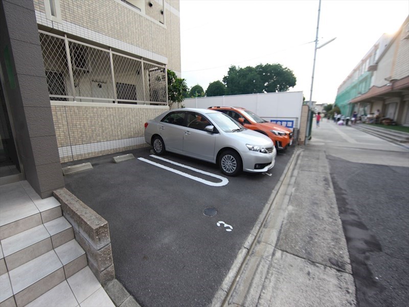 プレステージ金城 駐車場