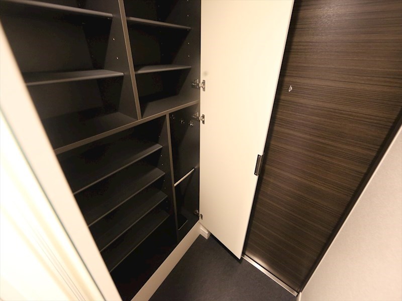 プレサンスＴＨＥ久屋大通レジェンド 玄関
