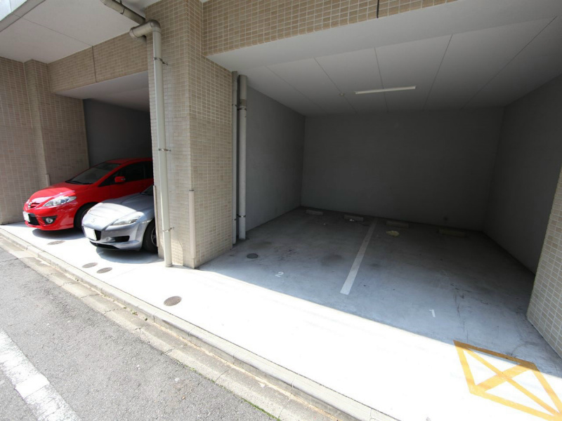 アクシス 駐車場