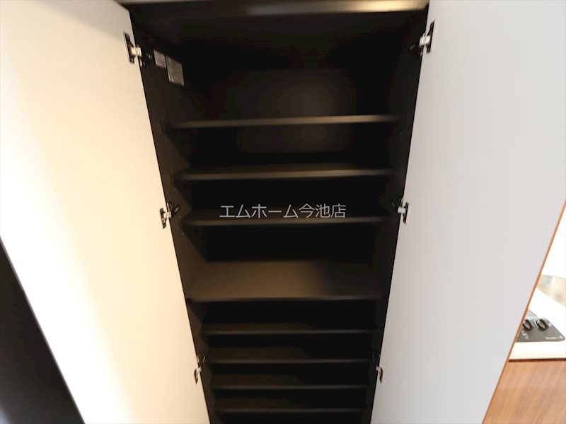 S-RESIDENCE堀田North（ノース） 玄関