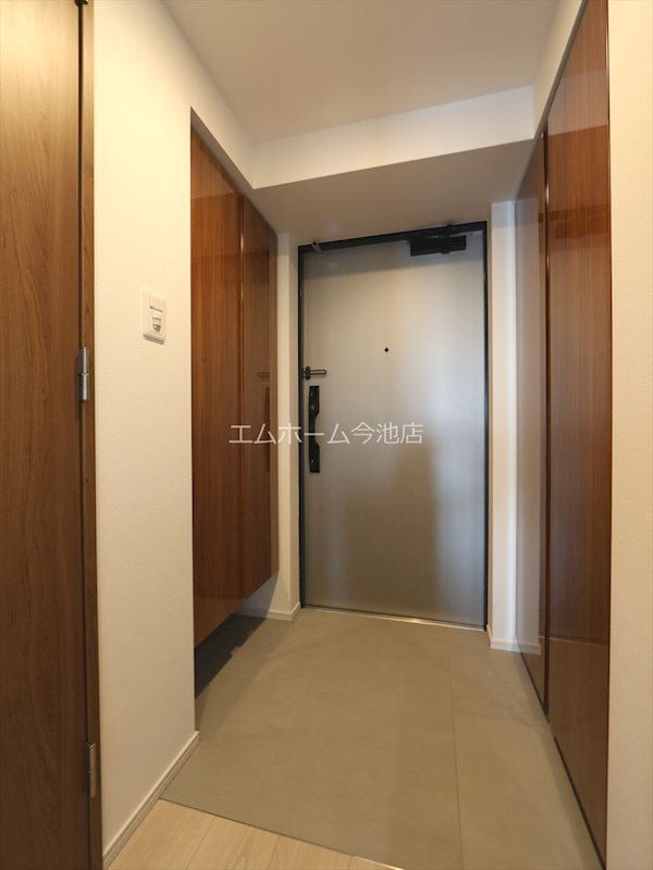 S-RESIDENCE堀田North（ノース） 玄関