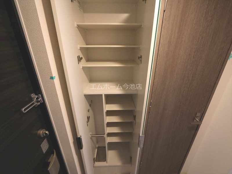 プレサンス葵デュリス 玄関