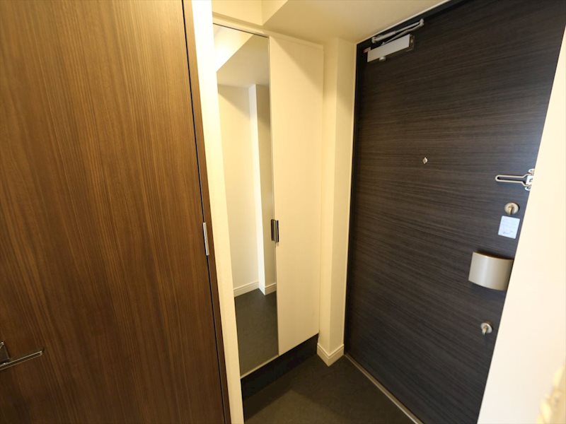 プレサンスＮＡＧＯＹＡ本陣 玄関