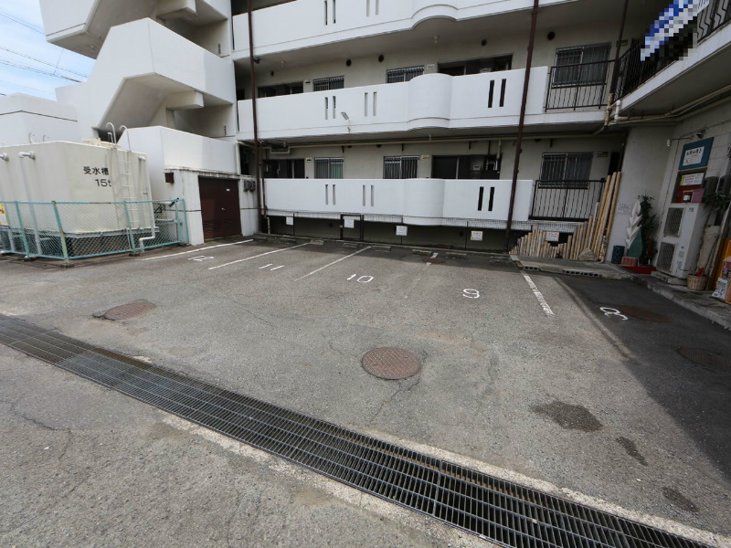 名栄ビル 駐車場